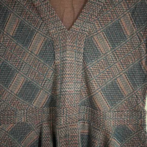 BCBGMaxAzria Multicolor V-Neck Tunic - Picture 4 of 10